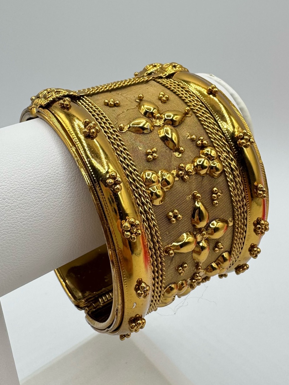 India Bollywood Gold Tone Chunky Cuff Clamper Bracelet Festival Boho Ornate